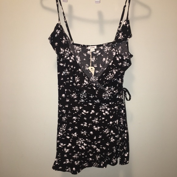 garage floral ruffle wrap romper - Picture 2 of 9